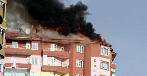 14 katlı binanın çatısında yangın