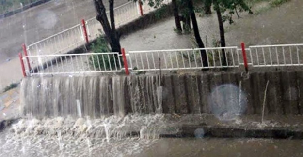 Ankara’da sağanak sele dönüştü!