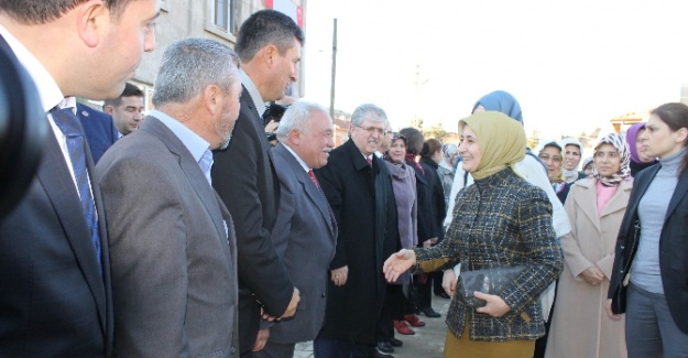 Sare Hanım, annesi adına Kur'an kursu açtı