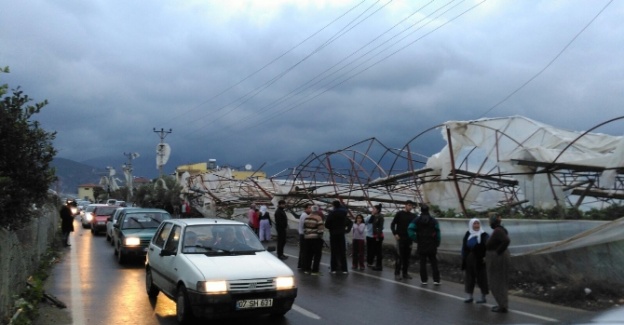 Hortum Antalya’yı yıktı geçti