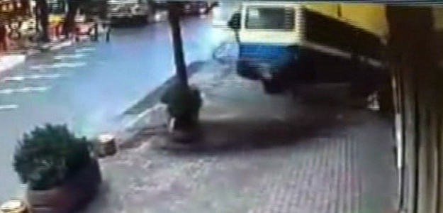 İstanbul’daki minibüs kazası kamerada