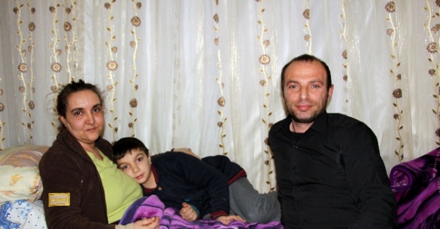 Böyle ’ADAM’lar da var... 6 yıldır yatalak eşine bakıyor