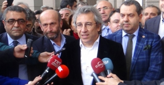 Dündar ve Gül&#039;e AYM tahliye verdi, Mahkeme &#039;Yurtdışı Yasağı&#039; getirdi