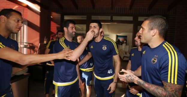 Fenerbahçe’de derbi öncesi kutlama