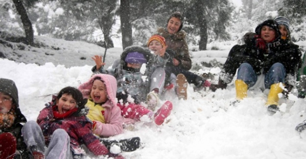 Hakkari’de eğitime kar engeli