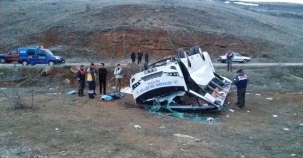 Hentbolcuları taşıyan minibüs kaza yaptı: 1 ölü, 12 yaralı