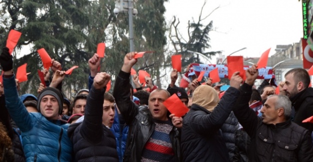 Trabzonspor taraftarından kırmızı kartlı tepki