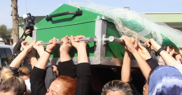 Türkan’ın duvaklı tabutunu kadınlar taşıdı
