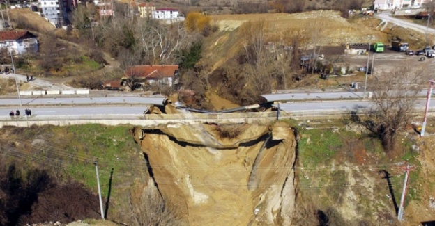 Yol ikiye ayrıldı: 400 yıllık köprü ile 200 yıllık değirmen yıkıldı