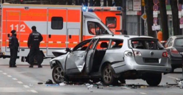Berlin’de bomba yüklü araç patlatıldı
