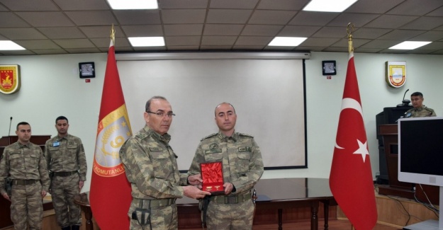 Orgeneral Akar’dan o askere "Üstün Cesaret ve Feragat Madalyası"