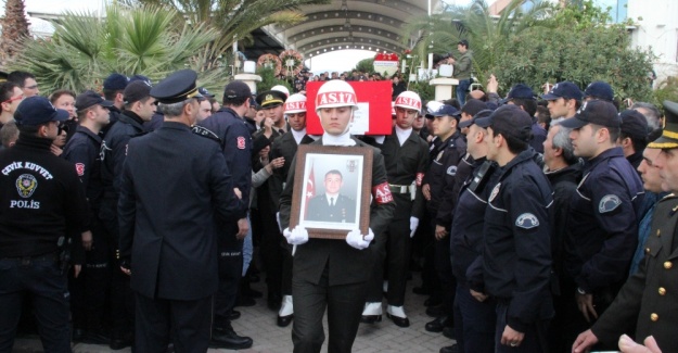 Şehidi İzmir'de binler uğurladı