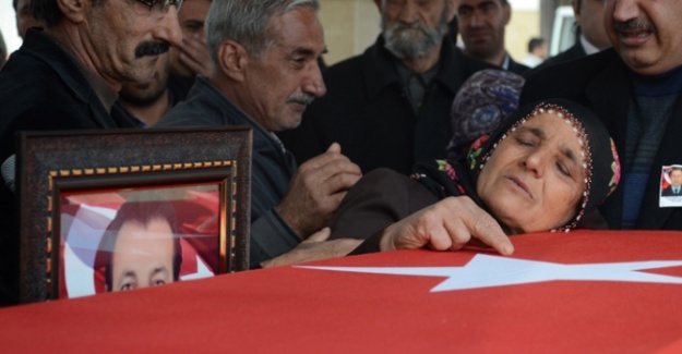 Şehit cenazesinde Kürtçe ağıtlar yakıldı