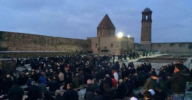 Tarihi kalede ’kurtuluş namazı’ kılındı