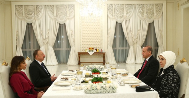 Cumhurbaşkanı Erdoğan, Bakü'de onuruna verilen yemeğe katıldı