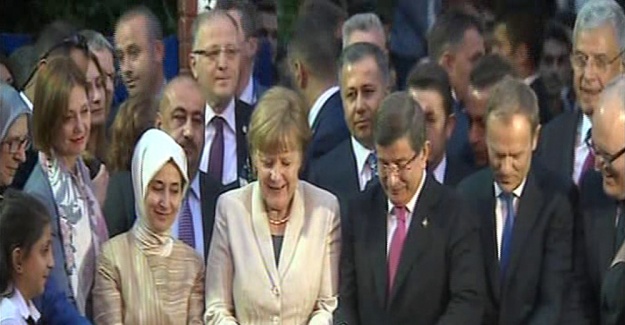 Davutoğlu ve Avrupalı liderler Aile ve Çocuk Merkezi açılışı yaptı