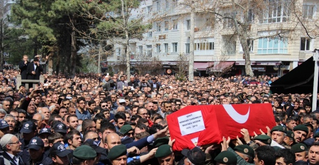 Şehidin naaşı babasının yanına defnedildi