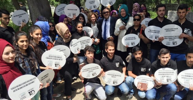 Büyük usta Cemil Meriç, kabri başında dualarla anıldı
