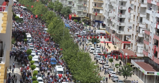 Gaziantepli şehidi binlerce kişi uğurladı