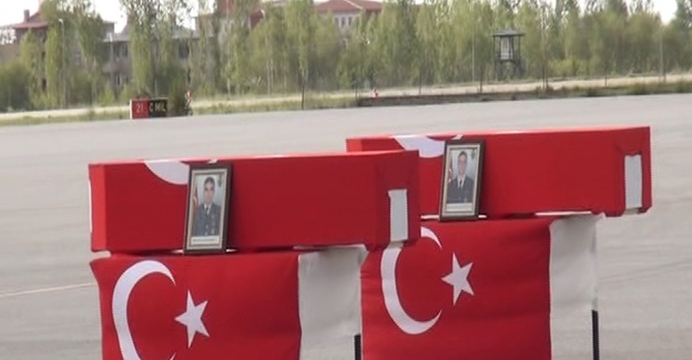 Şehidin oğlu ağlattı: "Anne, babam onun içinde mi yatıyor?”