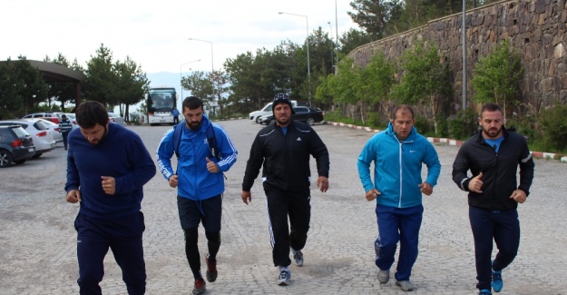 Kırkpınar Başpehlivanları Erzurum’da kampa girdi