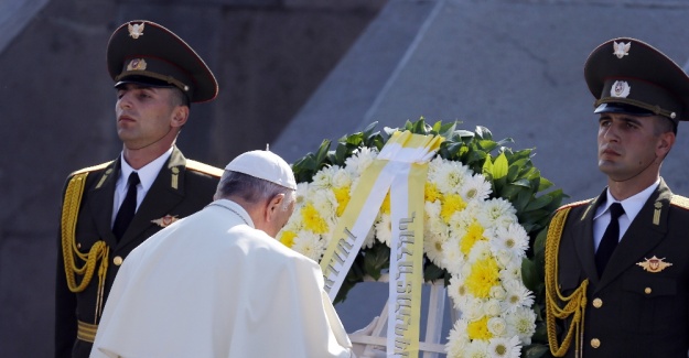 Papa ’Sözde Ermeni Soykırımı’ anıtını ziyaret etti