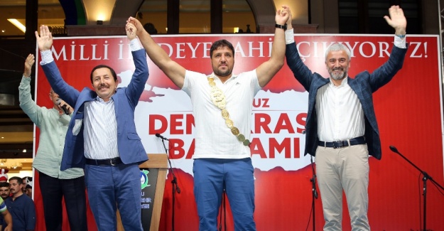 Başpehlivan Kara demokrasi nöbetinde