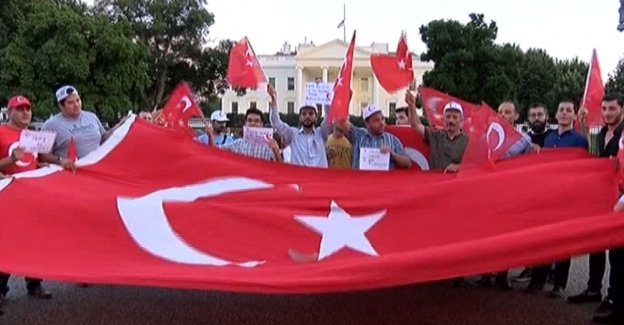 Beyaz Saray önünde kalkışma protestosu