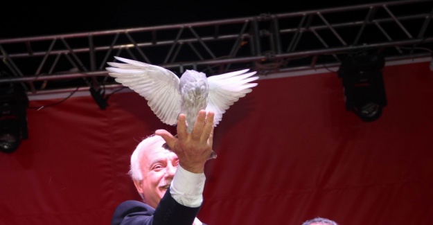Nihat Hatipoğlu demokrasi nöbetine katıldı