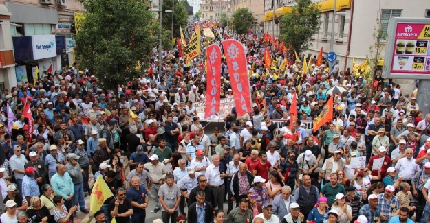 Onbinler Madımak için yürüdü