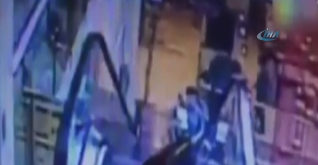 Yürüyen merdiven kazasında baba ile oğlu böyle can verdi
