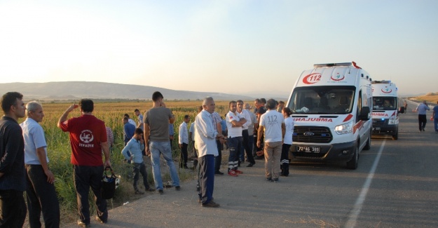 Düğün yolunda feci kaza: 2 ölü, 12 yaralı