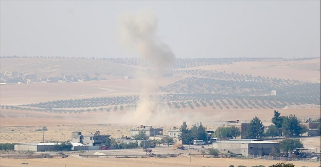 Tank ve zırhlı personel taşıyıcılar, sınırın Türkiye tarafında bekleyişini sürdürüyor