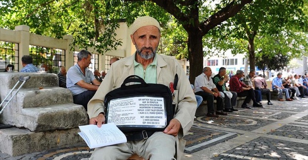 Kapı kapı dolaşıp 20 yıldır Kur'an öğretiyor
