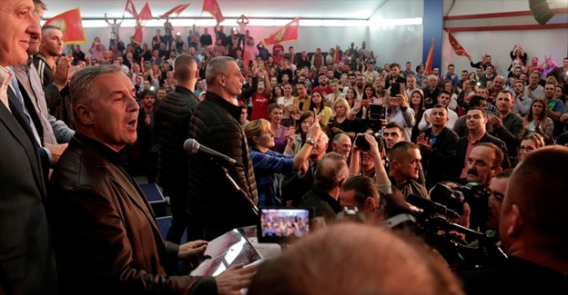 Karadağ'da seçimin galibi Başbakan Djukanovic'in partisi DPS oldu