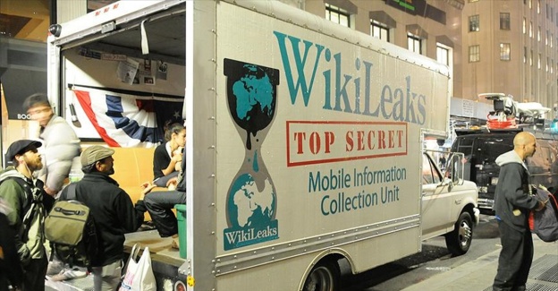 Wikileaks Clinton'ın kampanya yöneticisinin elektronik postalarını yayınladı
