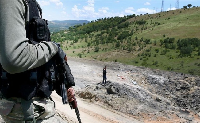 Diyarbakır ve Hakkari'de dört terörist etkisiz hale getirildi