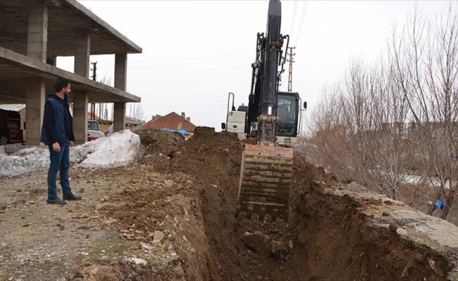 Yüksekova'da içme suyu şebekesi yenileniyor