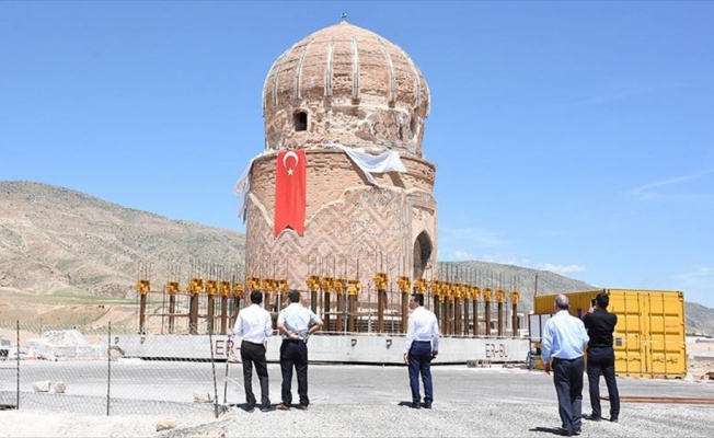 Tarihi Zeynel Bey Türbesi ziyaretçilerini yeni yerinde ağırlıyor