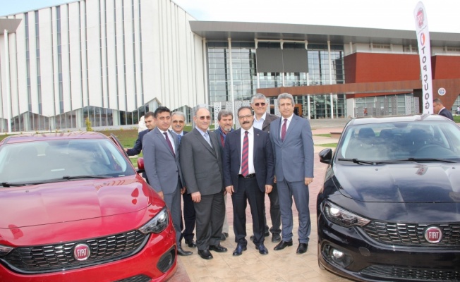 Tofaş GA&Uuml;N ve meslek lisesine ara&ccedil; hibe etti