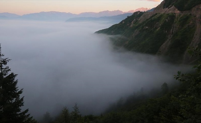 Artvin'de bulutların 'büyüleyen dansı'