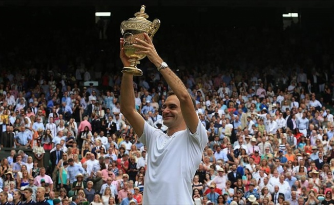 Federer bir kez daha tarihe geçti