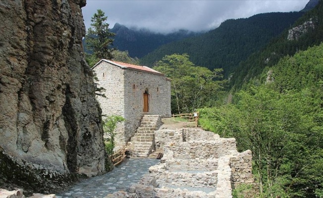 Sümela'nın Aya Varvara Manastırı ön plana çıktı