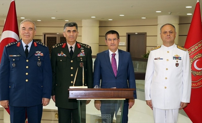 Görev süresi dolan komutanlardan Bakan Canikli'ye veda ziyareti
