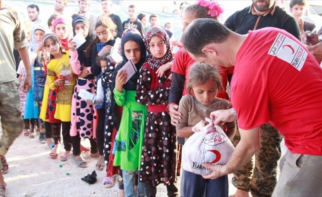 Türk Kızılayı Suriye'de kurban eti dağıtıyor