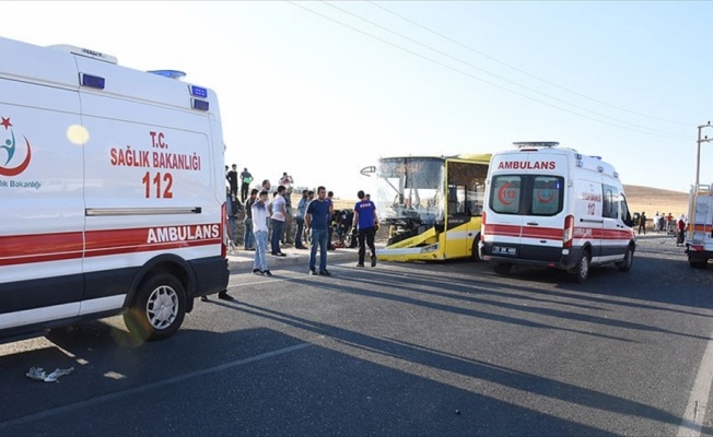 Batman'da öğrenci servisi belediye otobüsü ile çarpıştı: 15 yaralı