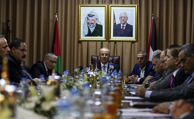 Filistin uzlaşı hükümetindeki bakanlar Gazze'deki görevlerini teslim aldı