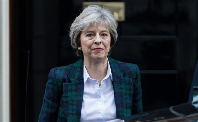 Theresa May'in koltuğu sallanıyor