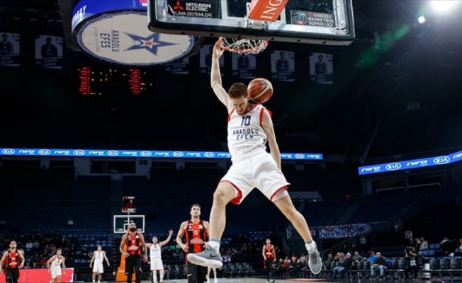 Anadolu Efes farklı kazandı