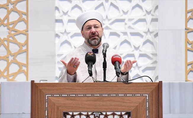 Diyanet İşleri Başkanı Erbaş, gençlerle Mehmetçik'e dua etti